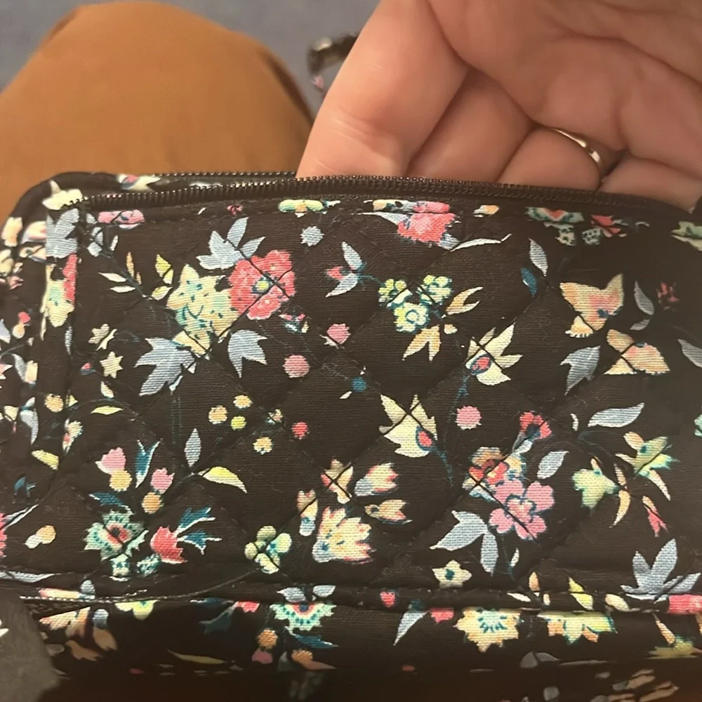 Vera Bradley, all in one Crossbody purse - Picture 5 of 6